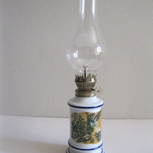 ŚLICZNA STARA PORCELANOWA LAMPA NAFTOWA