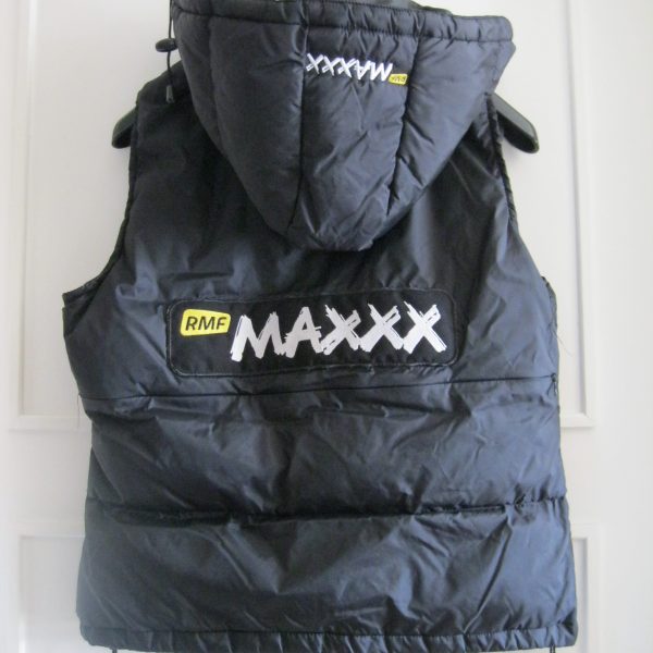 CZARNY BEZRĘKAWNIK Z LOGO RMF MAXXX ROZ. 38/40