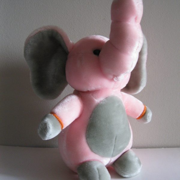 PLUSZOWY RÓŹOWY SŁOŃ SIEDZĄCY