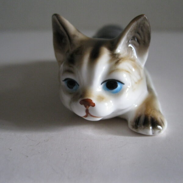 STARA FIGURKA PRĘGOWANY KOT PRZYCZAJONY