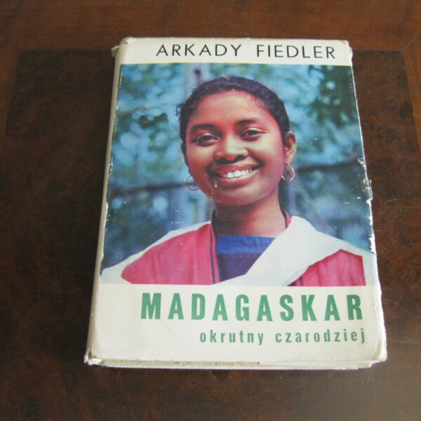 KSIĄŻKA ARKADY FIEDLER MADAGASKAR OKRUTNY CZARODZIEJ