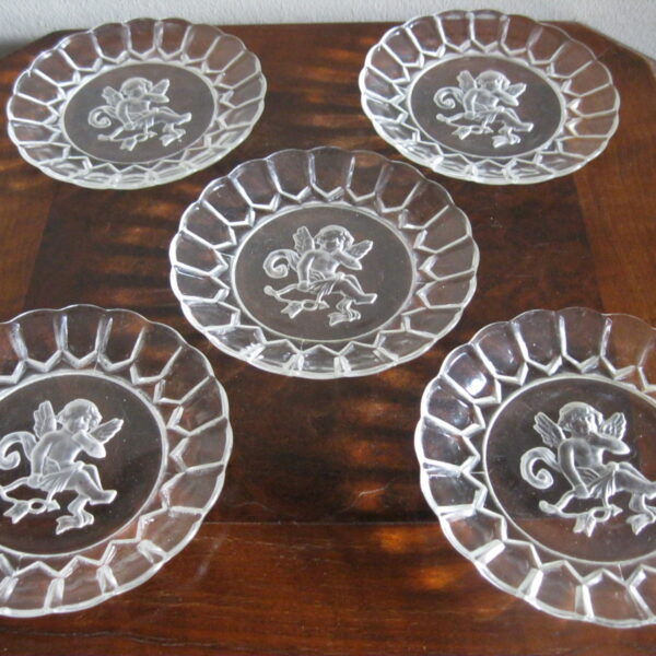 STARE  SZKLANE TALERZYKI DO CIASTA Z ANIOŁKIEM KOMPLET 5 SZTUK