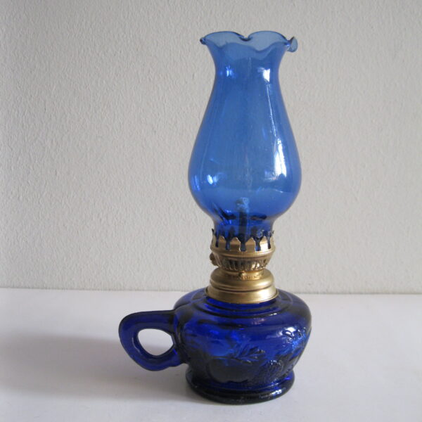 STARA SZKLANA GRANATOWA  LAMPA NAFTOWA