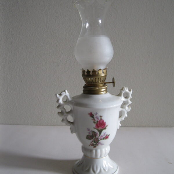 STARA PORCELANOWA  LAMPA NAFTOWA