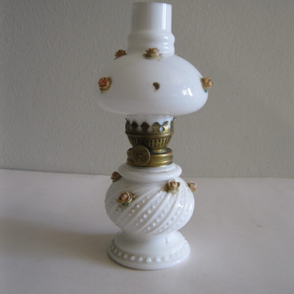 ŚLICZNA STARA PORCELANOWA LAMPA NAFTOWA