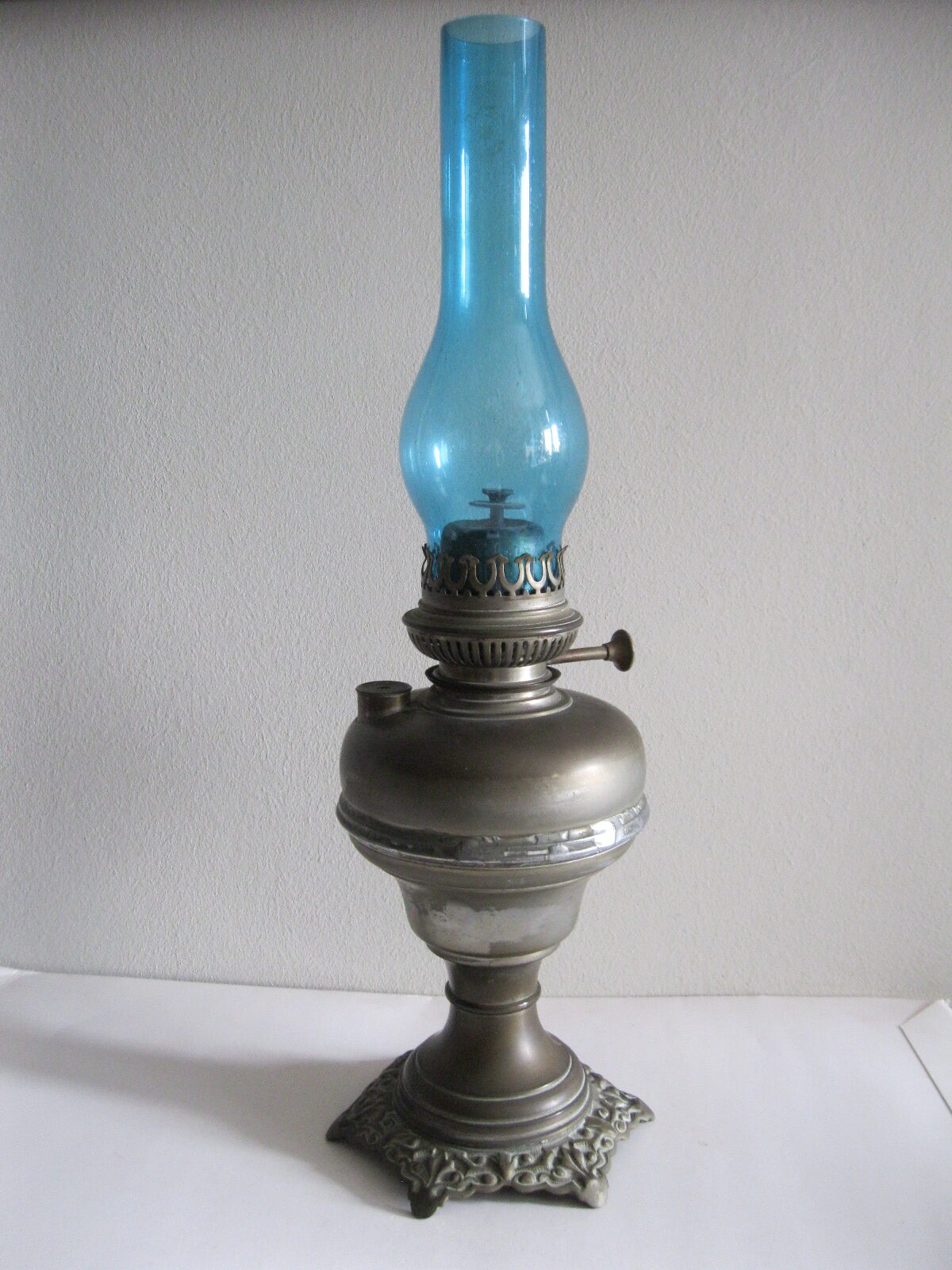 STARA WYSOKA LAMPA NAFTOWA Z MOSIĄDZU