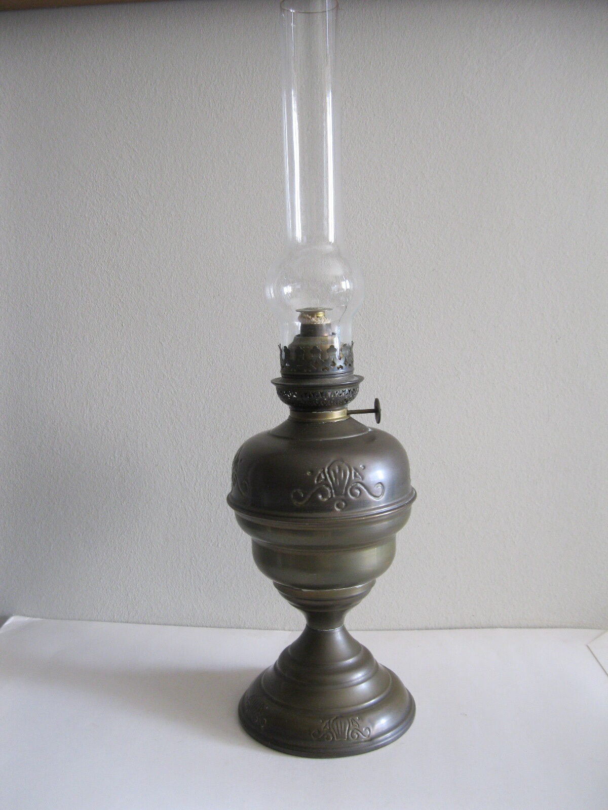 STARA WYSOKA LAMPA NAFTOWA Z MOSIĄDZU - obrazek 3