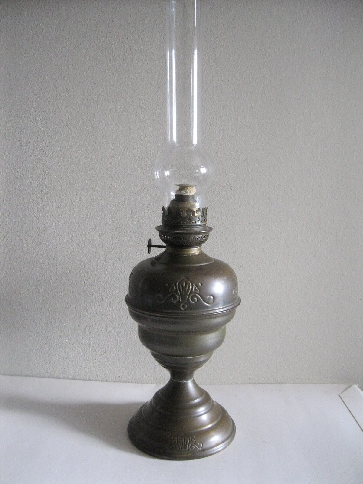 STARA WYSOKA LAMPA NAFTOWA Z MOSIĄDZU - obrazek 10