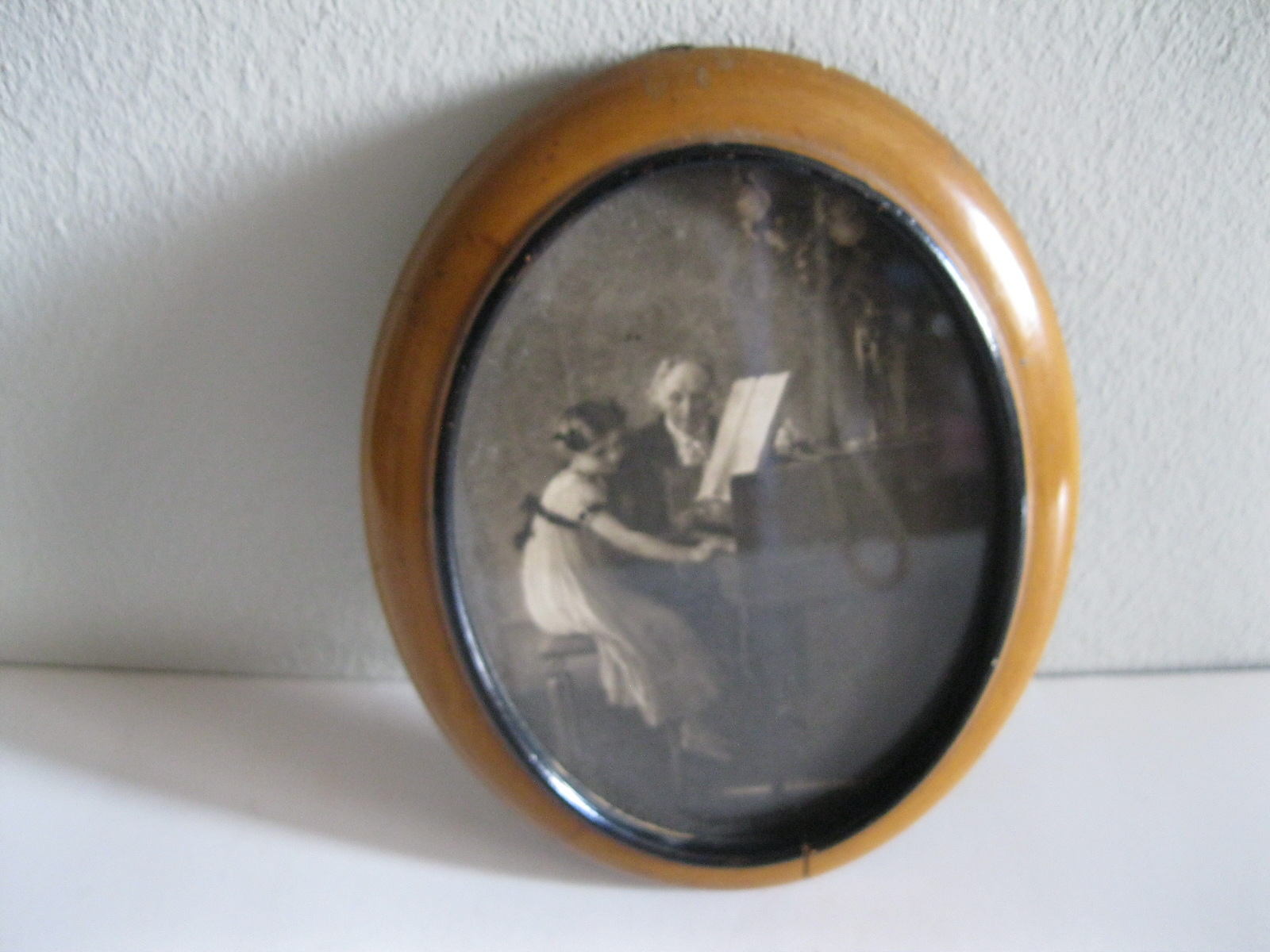 STARY OBRAZ FOTOGRAFIA W OWALNEJ RAMIE - obrazek 10